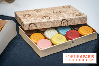 La bûche coffrets de Noël en trompe l'œil de Ladurée 2024 par Julien Alvarez et les créations de fête - macarons