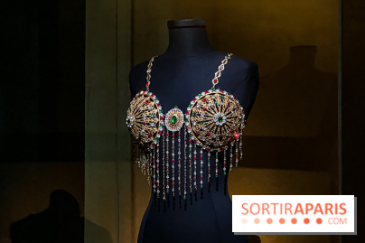Bijoux de scène de l'Opéra de Paris : l'exposition de parures merveilleuses au Palais Garnier