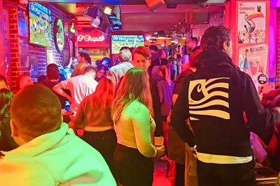 Un lieu inédit et festif : un pub / une discothèque et même un speakeasy bar (au même endroit)