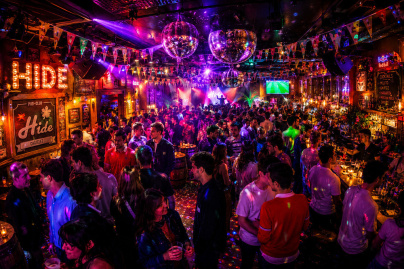 Un lieu de fête inédit : un pub, une discothèque et speakeasy-bar caché dans une chapelle souterraine