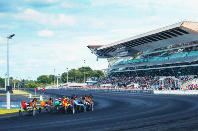 Bon plan : Rencontrez Miss France 2025 à l’Hippodrome Paris-Vincennes  - tribunes1