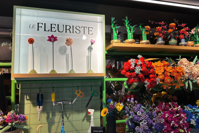 Saint-Valentin 2025 : des ateliers gratuits chez le Fleuriste LEGO à la Gare de l'Est - WhatsApp Image 2025 02 13 at 11.39.14 (1)