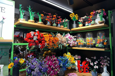 Saint-Valentin 2025 : des ateliers gratuits chez le Fleuriste LEGO à la Gare de l'Est - WhatsApp Image 2025 02 13 at 11.39.14