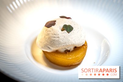 Monsieur Claude, le restaurant par Danny Khezzar à Rueil dans le 92 - LA POMME AU FOUR Pomme rôtie au four, praliné pistache, crumble, glace verveine, siphon vanille brûlée, Oxalis