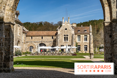 Les Chasses, le restaurant insolite avec une superbe terrasse à l'Abbaye des vaux de Cernay dans les Yvelines