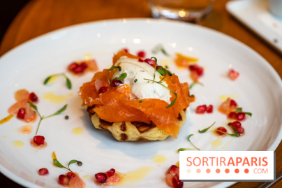 Le brunch de Pierre Hermé à Beaupassage  - Gaufre salée, saumon fumé,   crémeux acidulé, grenade 