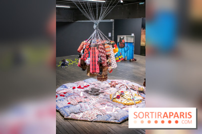 Exposition de vêtements-images de Chalisée Naamani au Palais de Tokyo