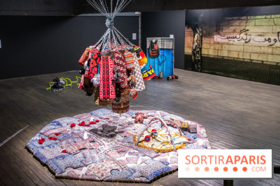 Exposition de vêtements-images de Chalisée Naamani au Palais de Tokyo