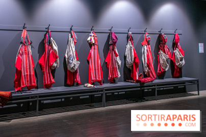 Exposition de vêtements-images de Chalisée Naamani au Palais de Tokyo