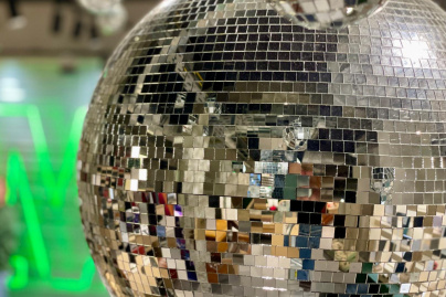 Le Xmas Market Disco de Mercato : un marché de Noël seconde main & festif dans le 19e (5–7 décembre)