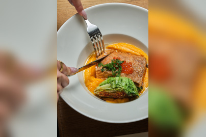 Gaston, restaurant de viande à Paris 17ème - Pavé de saumon en croute de tandoori 4