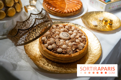 Les bûches et créations de Noël et fêtes de Ladurée 2025