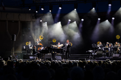 Concert hommage à Frank Sinatra : The Voice is Back à la Salle Pleyel - FDJ Concert Sinatra  75A2502 Justine Delmottecopyright associé   © Ville de Saint Raphaël – Justine Delmotte