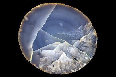 Rêveries de pierres : Poésie et minéraux de Roger Caillois  - Agate, Probablement Rio Grande do Sul (Brésil), Paris, MNHN, collection de minéraux et gemmes, cliché François Farges 1500x1000