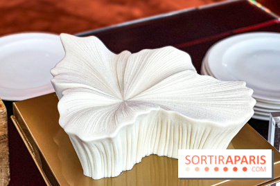 Bûche de Noël Fleur de Vanille du Shangri-La Paris 2025 par Timothy Lan, une création haute couture