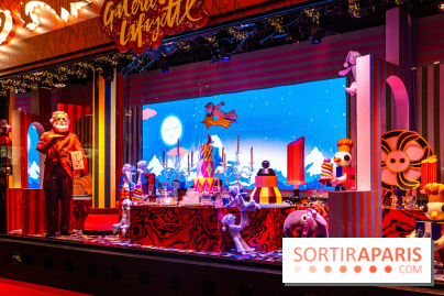 Vitrines et sapin de Noël des Galeries Lafayettes avec Clara Luciani - photos