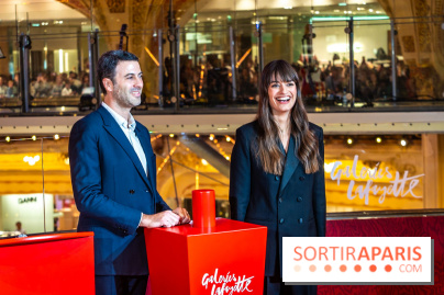 Vitrines et sapin de Noël des Galeries Lafayettes avec Clara Luciani - photos