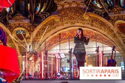 Vitrines et sapin de Noël des Galeries Lafayettes avec Clara Luciani - photos