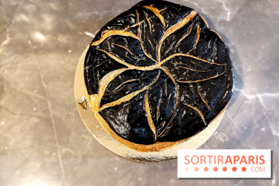 Aki Boulangerie : nos photos de sa galette des rois au sésame noir - Galette Aki Boulangerie 2
