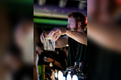 À Paris, Annette K. fait entrer le soleil et chasse la déprime hivernale