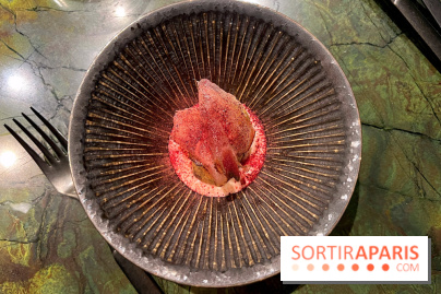 Mantra - Beignet de datte, crème d'oignons, guanciale