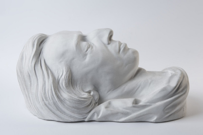 Vernissage de l’exposition « Masques mortuaires et leurs échos contemporains » à la Bibliothèque Polonaise de Paris