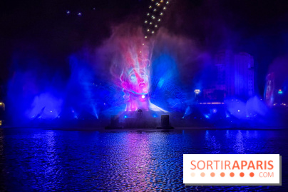Disneyland Paris : Disney Cascade of Lights, le spectacle nocturne sur Adventure Bay