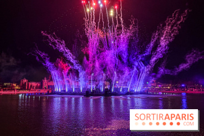 Disneyland Paris : Disney Cascade of Lights, le spectacle nocturne sur Adventure Bay