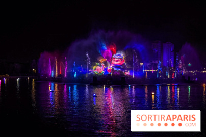 Disneyland Paris : Disney Cascade of Lights, le spectacle nocturne sur Adventure Bay