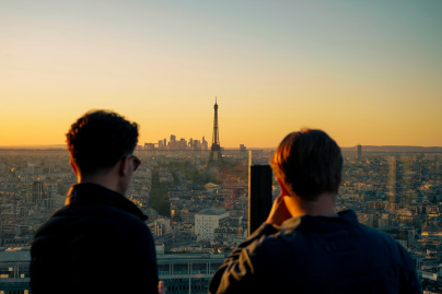 Skybar Paris : le rooftop le plus haut de la capitale lance la saison des terrasses… à 115m d’altitude !