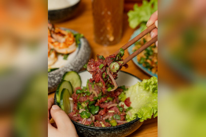 SEP LAÏ à Paris : aperçu des spécialités laotiennes proposées à la carte - Plaisir ultime à chaque bouchée. Vous ne pourrez plus vous en passer ! ✨😋..📍11 rue Buffault, P