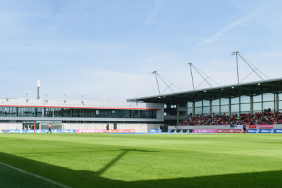 Autour du Terrain - FC Bayern Campus Stadion 6147 (cropped)