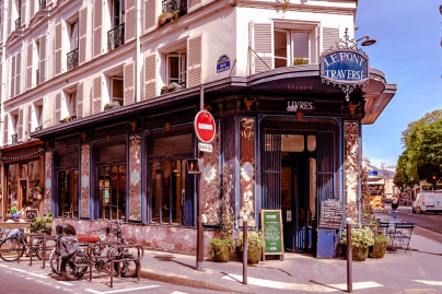 Le Pont Traversé, le coffee shop L'exposition en plein air de Yann Arthus Bertrand a été saccagée par les supporters ce mercredi soir, l'artiste a lancé un appel à l'aide 👉https://sortiraparis.com/r/ajypUfeNgluten se réinvente - façade classée
