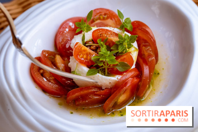 La terrasse jardin du Sax Hotel avec piscine - tomate burrratas