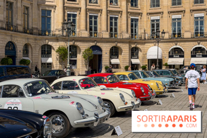 Le Rallye des Princesses expose ses voitures de collection sur la Place Vendôme