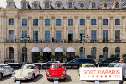 Le Rallye des Princesses expose ses voitures de collection sur la Place Vendôme