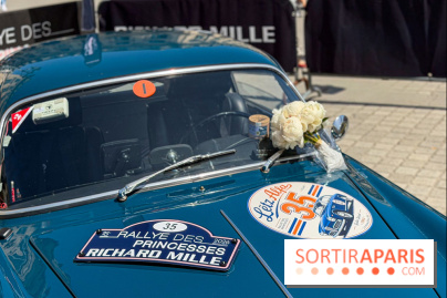 Le Rallye des Princesses expose ses voitures de collection sur la Place Vendôme