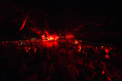 La Clairière : le club open-air de Paris pour l’été 2026 - @SEBASTIENK ARTS CLAIRIERE 06250