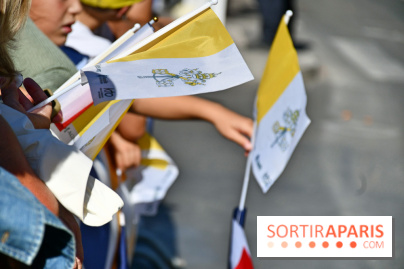 EN Images : le passage du pape Léon XIV en papamobile à Paris