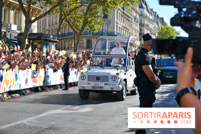EN Images : le passage du pape Léon XIV en papamobile à Paris
