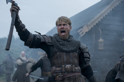 Bloodaxe - Guerrier viking en armure brandissant une hache