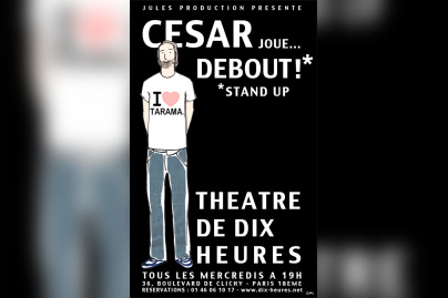 César joue debout