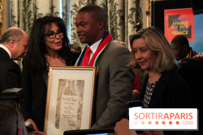 Reùise du diplome du Citoyen d'Honneur de la Ville de Paris à Nelson Mandela