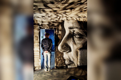 Woman face by David Walker street art wall graffiti Tour Paris 13 Galerie Itinerrance Gallery project