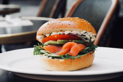 Tata Olga fait son entrée chez Mamie Burger