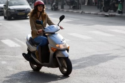 location de scooters électrique à la gare de Paris Montparnasse, peugeot
