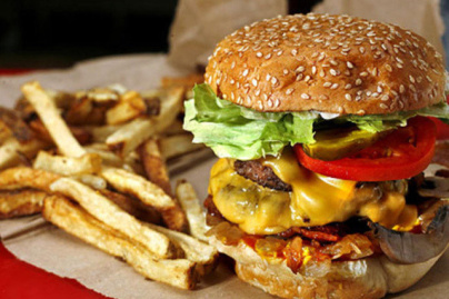 FIVE GUYS, la chaîne de burgers débarque à Paris