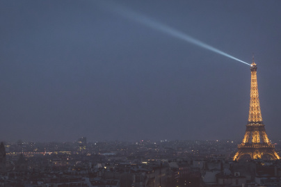 La Tour Eiffel reste sans phare jusqu'en octobre ! 