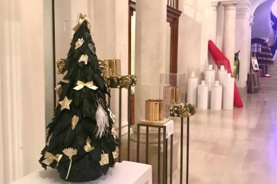 Les Sapins de Noël des créateurs 2019 au Plaza Athénée