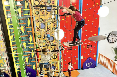 Skywalls, le parc d'accrobranche et escalade indoor à Saint-Mard (77)